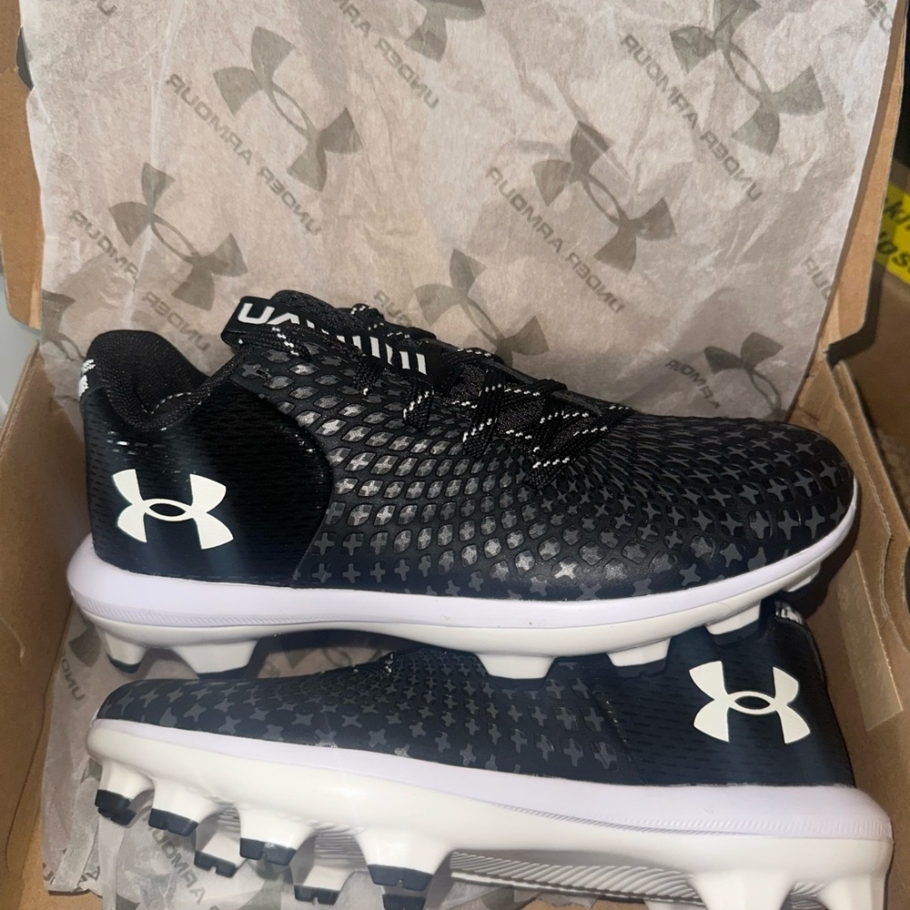 Under Armour Youth cleats
